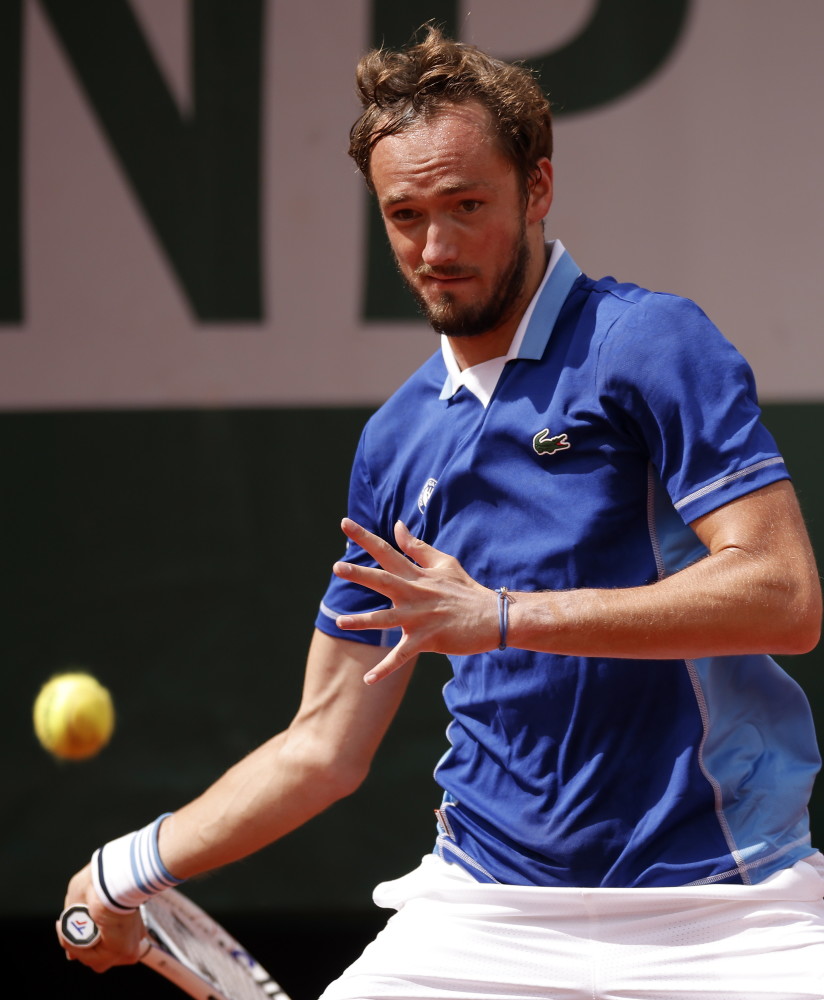 前锋之间的 前锋之间的